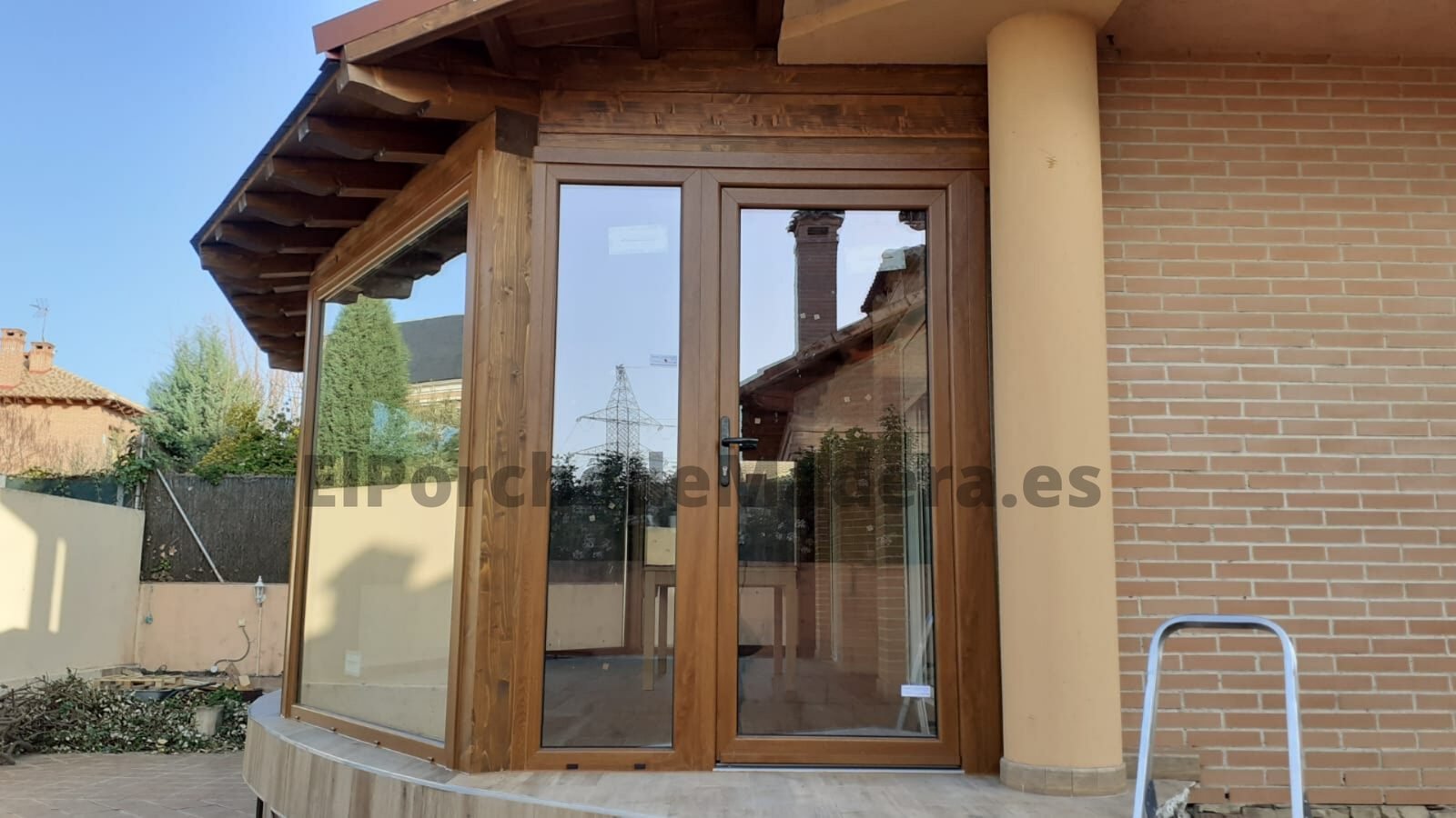 Mirador acristalado con estructura de madera